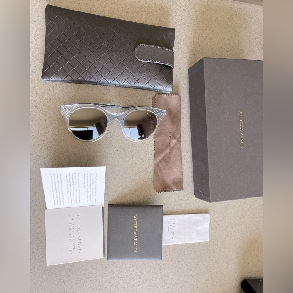 Bottega Veneta Cat Eye Sunglasses BV0143S 002